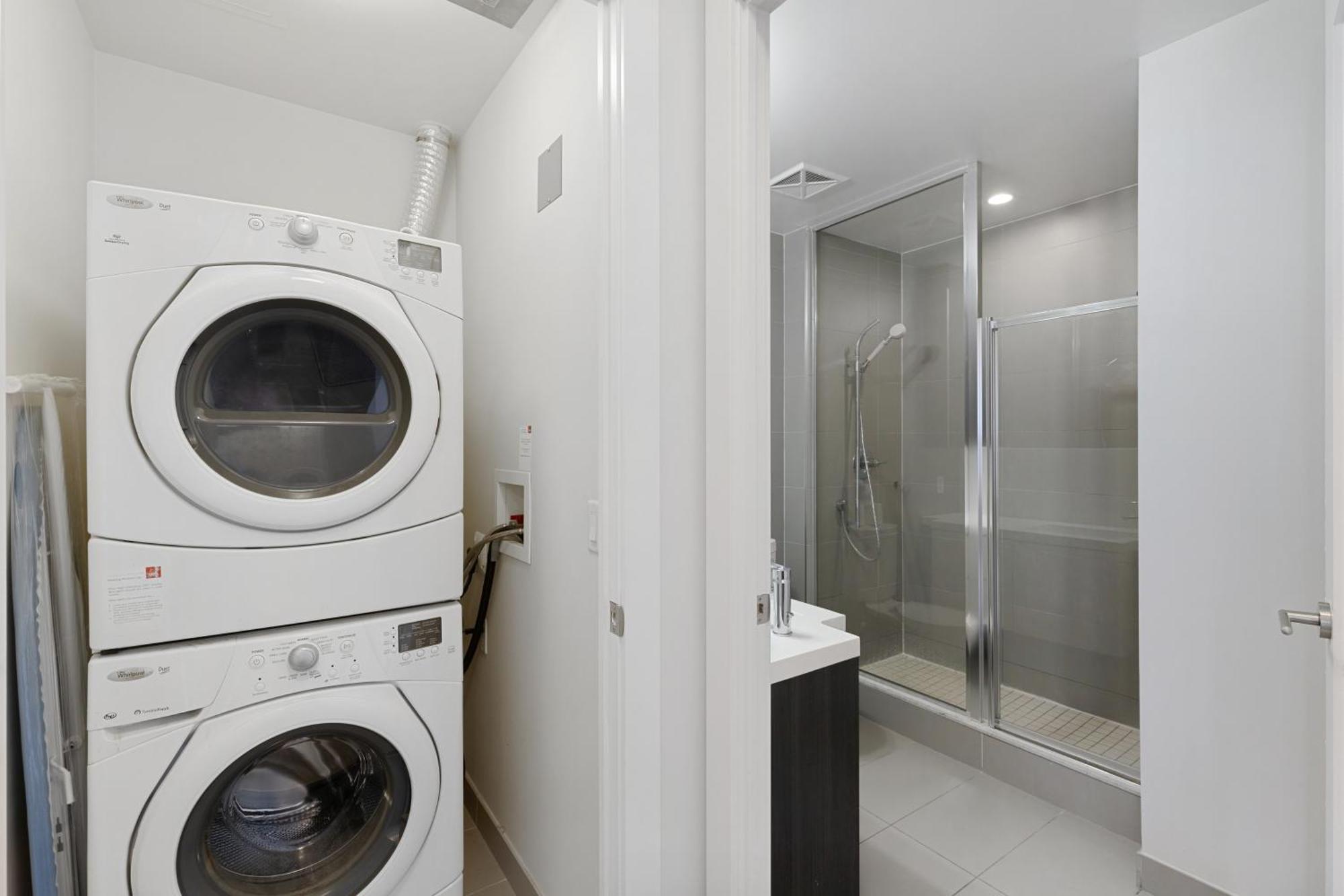 2Bedroom Cn Tower And Water Views - Free Parking - Rooftop Pool 토론토 외부 사진